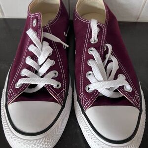 Converse Maroon women’s 8 men’s 6 like new; worn once for an event